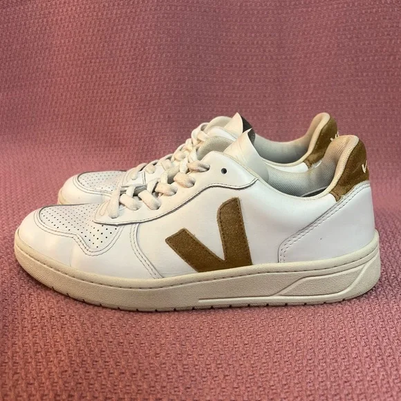 Veja V-10 Women’s Leather Shoes Sneakers White Camel Size 9 - Picture 2 of 10